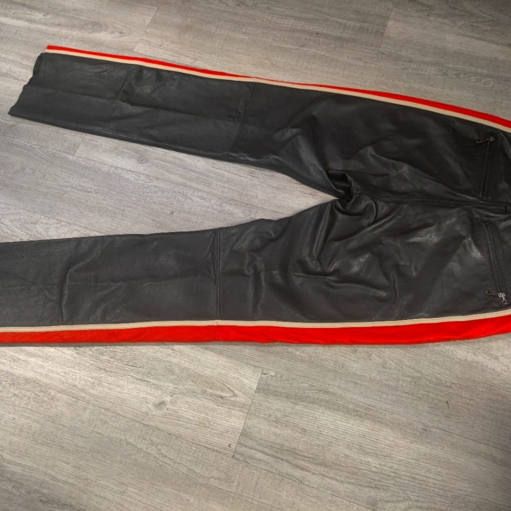 HARLEY VINTAGE GENUINE LEATHER LADIES PANTS...SIZE 12....FLAWLESS CONDITION...